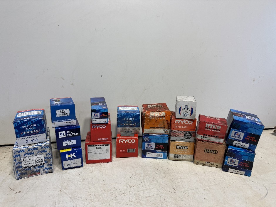 <p>Various Fuel and Oil Filters</p>