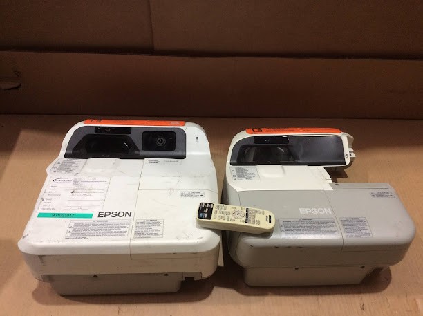 Epson EB-480e&EB-695Wie 3LCD Projector (Lot of 2)