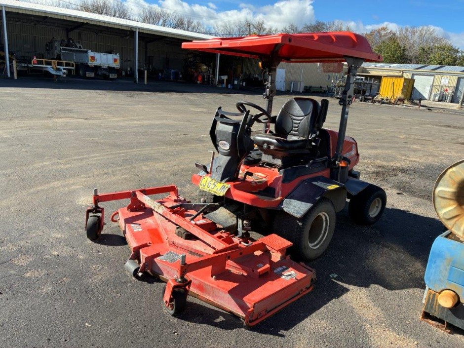 <p>Kubota F3690 Ride On Lawn Mower</p>