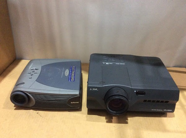 InFocus LP350&Sony VPL-S900M LCD Projector (Lot of 2)