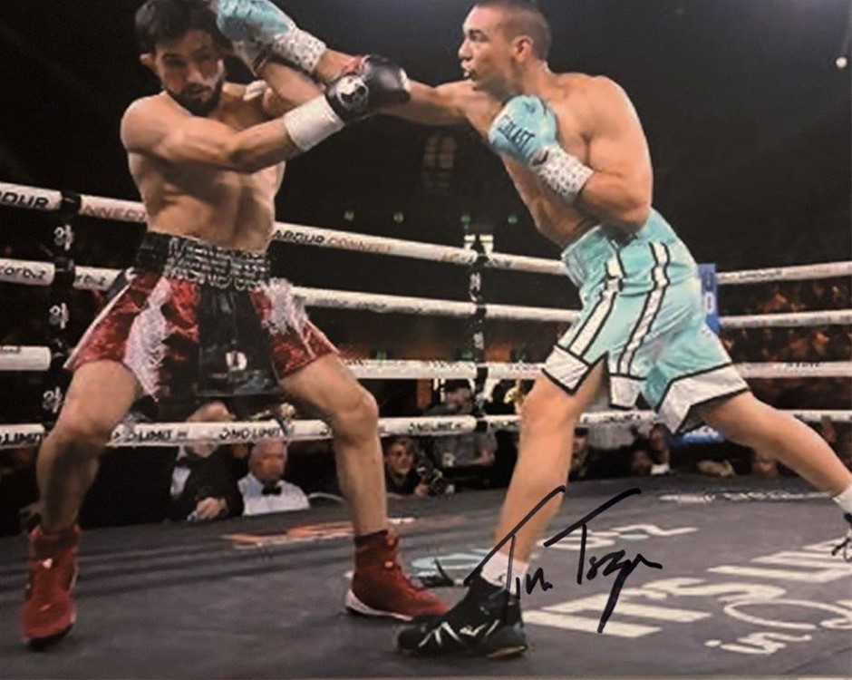 TIM TSZYU SIGNED BOXING PHOTO