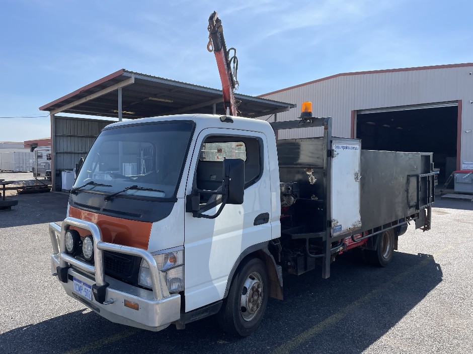 2006 Mitsubishi Canter Crane Truck