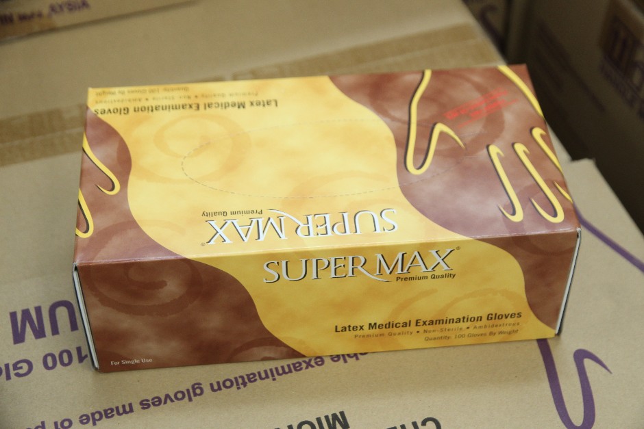 <p>Super Max Latex Medical Examination Gloves Unused in Box</p>