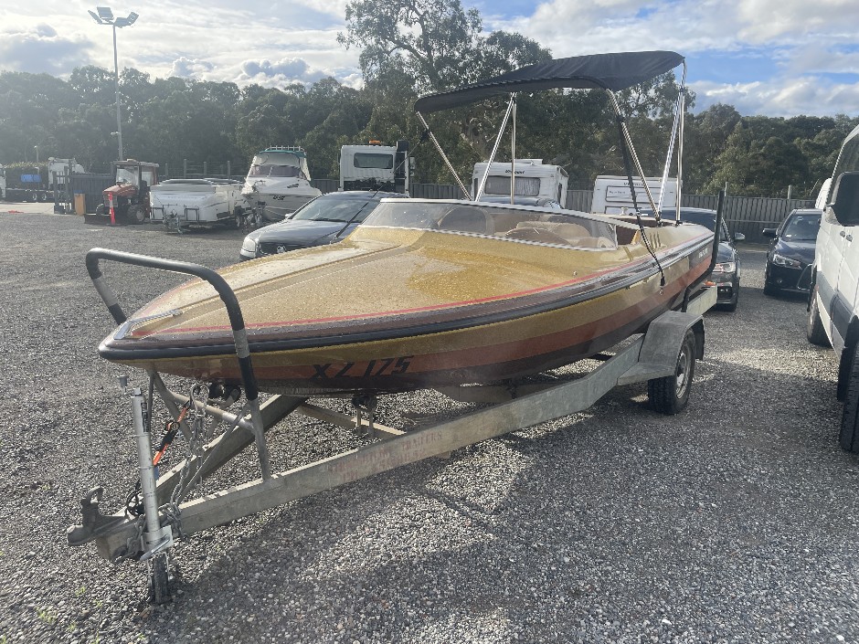 VIC -1979 Gilflite Ski Boat