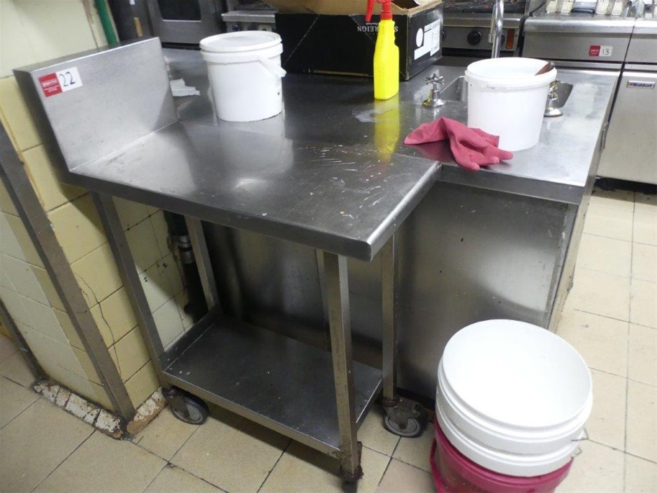 <B>Stainless Steel Prep Bench (Mobile)</B>