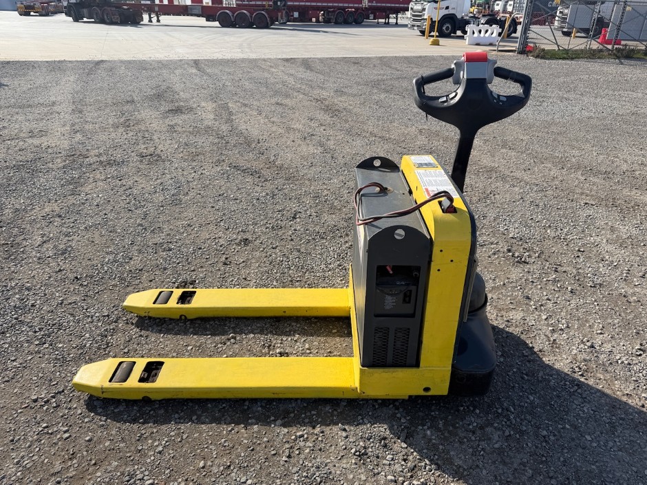 <p>Pallet Truck</p>