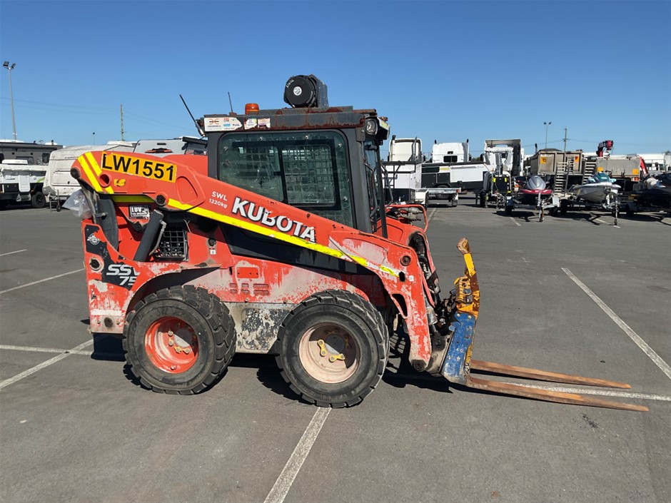Kubota SSV75 Skid Steer