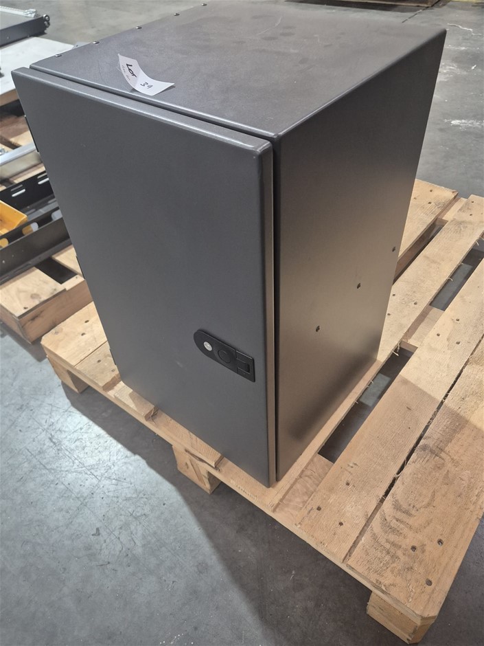 1 Vehicle Gas Box 400mm Wide x 400mm Deep x 650mm High.