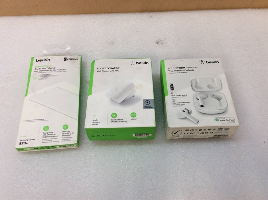 Belkin ScreenForce TrueClear Curve Screen Protector + Belkin BoostCharge 30