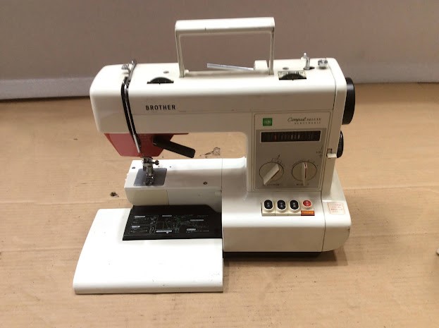 Brother Compal Deluxe Electronic Sewing Machine
