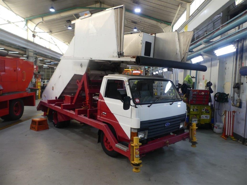 1989 FORD TRADER Mobile Stair Truck