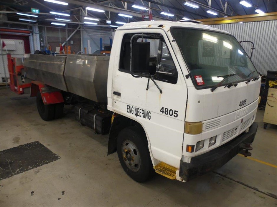 1993 ISUZU Toilet Pump Out Truck