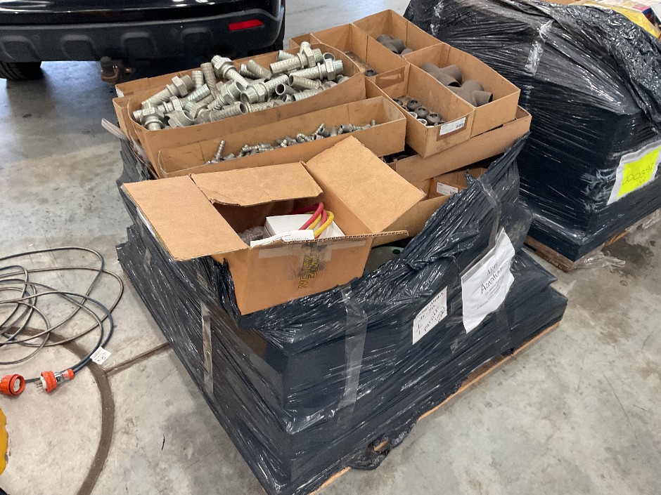Assorted Pallets of Workwear, Cleaning and Industrial Equipment