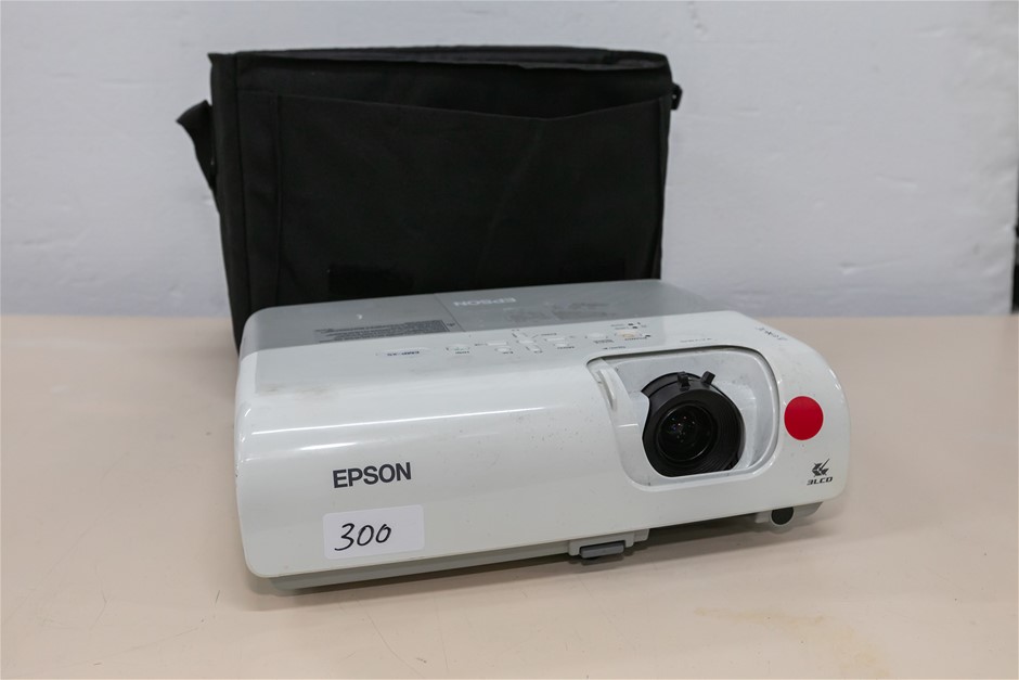 Projector XGA LCD with 1024 x 768 Resolution