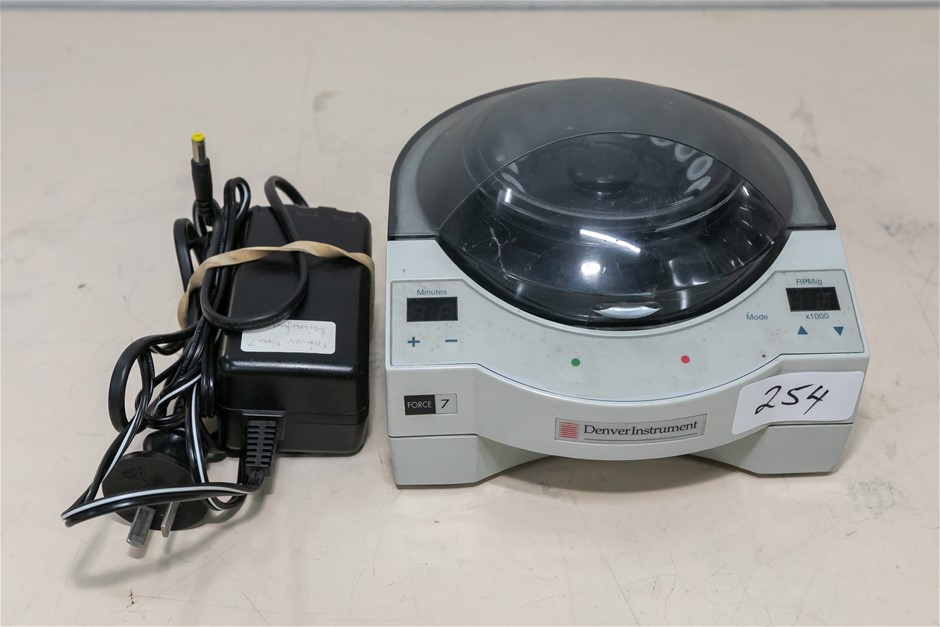 Microfuge with 16 Place Rotor