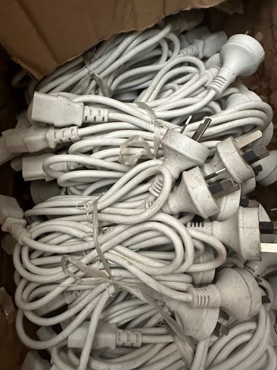 CLOSING DOWN SALE: Large quanitty of Computer Power Cable
