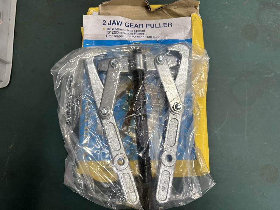 <p>2-Jaw-GearPuller-10inch - Brand Narvik</p>