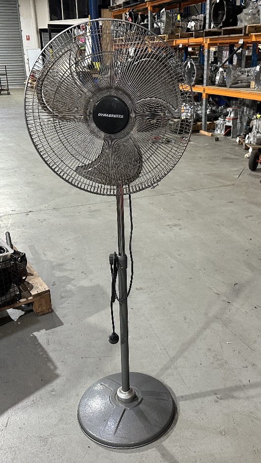 <p>DynaBreeze 450mm Pedestal Fan</p>