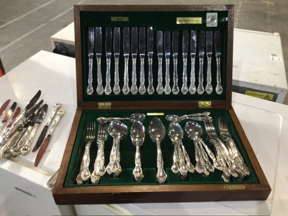Oneida Silverware Cutlery Set