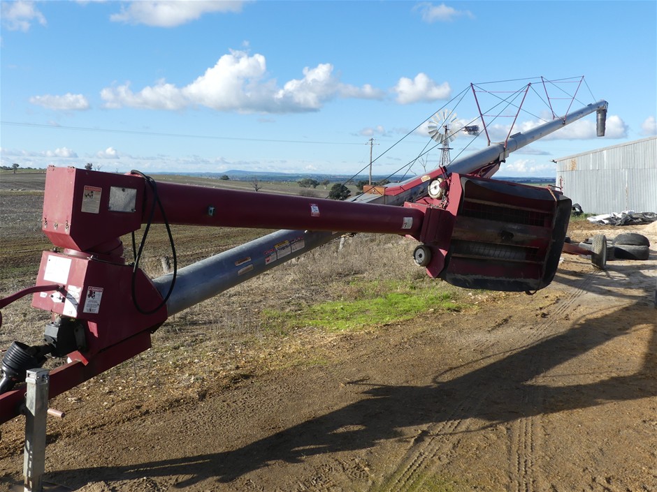 <B>Hutchinson Grain Augar Swing Away 10 Inch)</B>