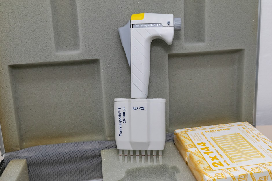 Multi-Pipette 8 Channel 20ul including Tips and Case