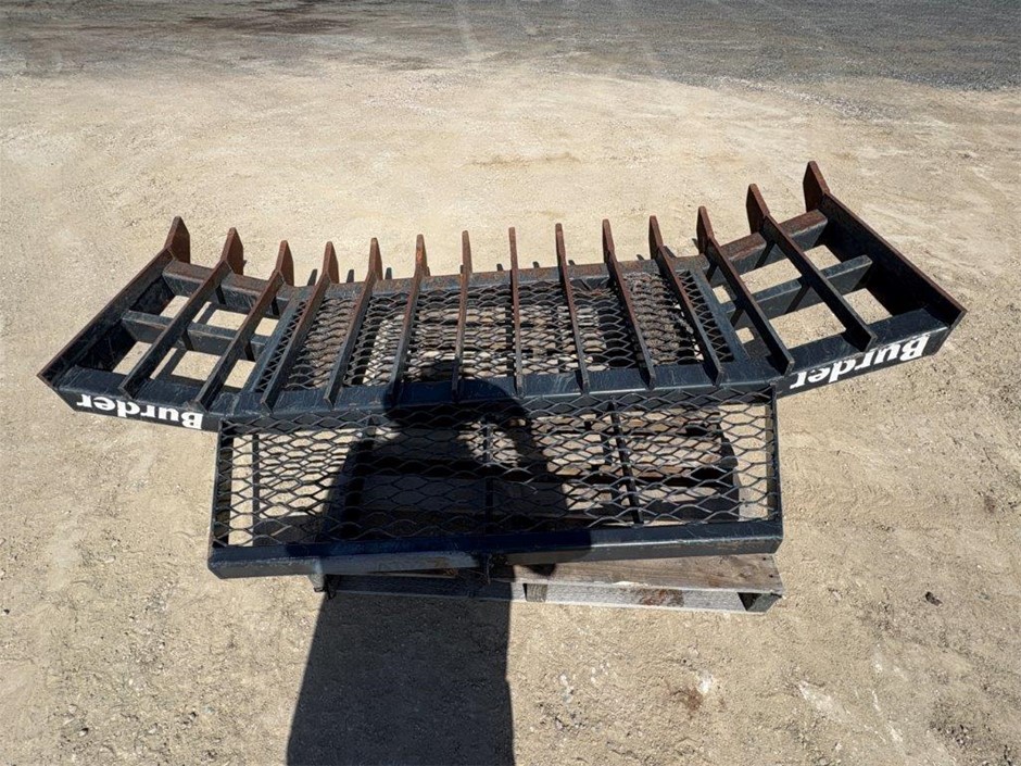 <p><strong>Skeleton Bucket Attachment</strong></p>