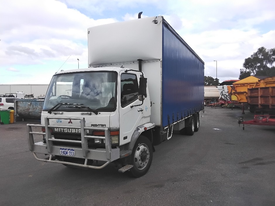 2001 Mitsubishi Fighter Curtain Sider Truck