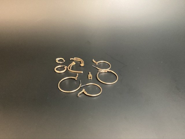 <p>Scrap Gold & Metal  Gold Weight Of 3.7grams</p>