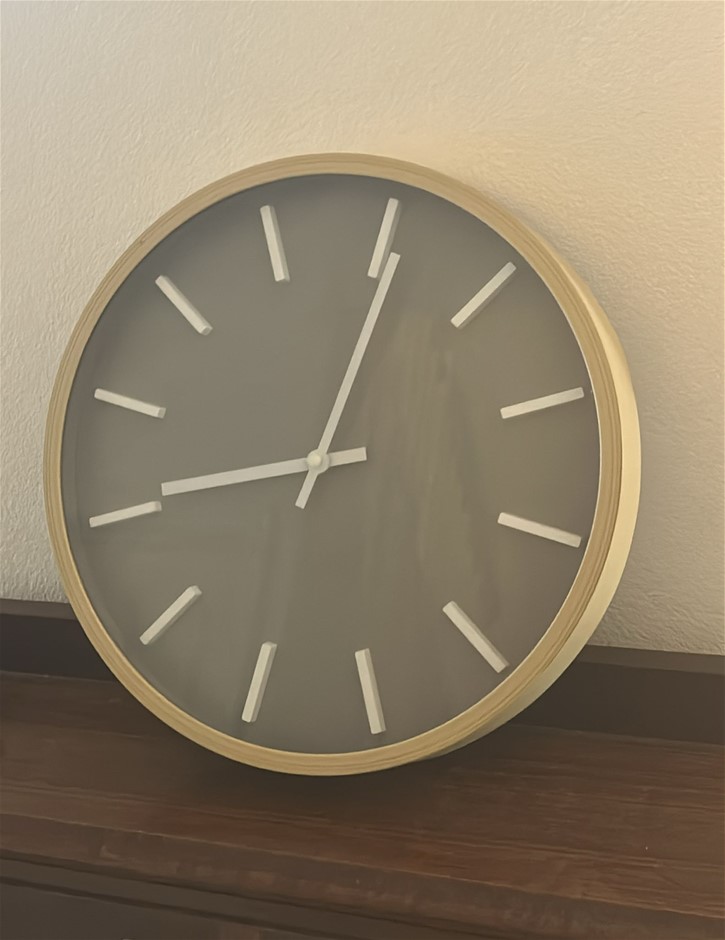 Round Clock