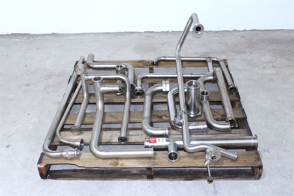 Quantity of Stainless Steel Pipes and Fittings