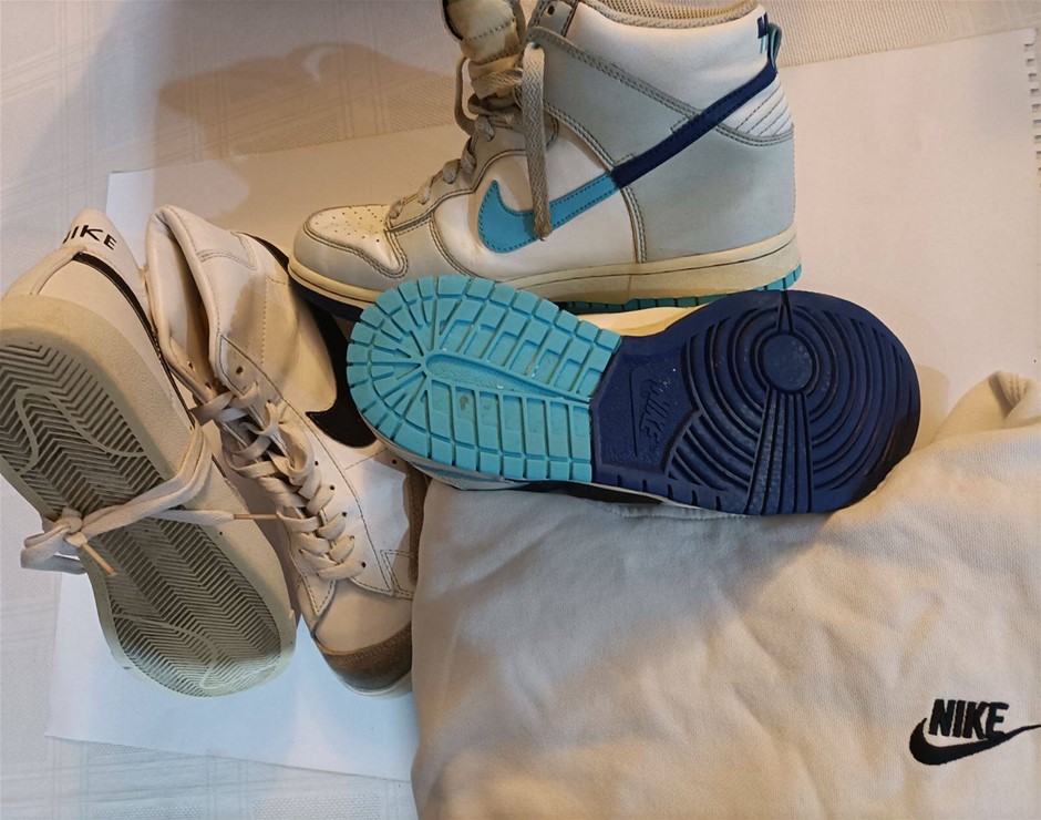 2x Nike Shoes US 7Y and Nike Hoodie . Used