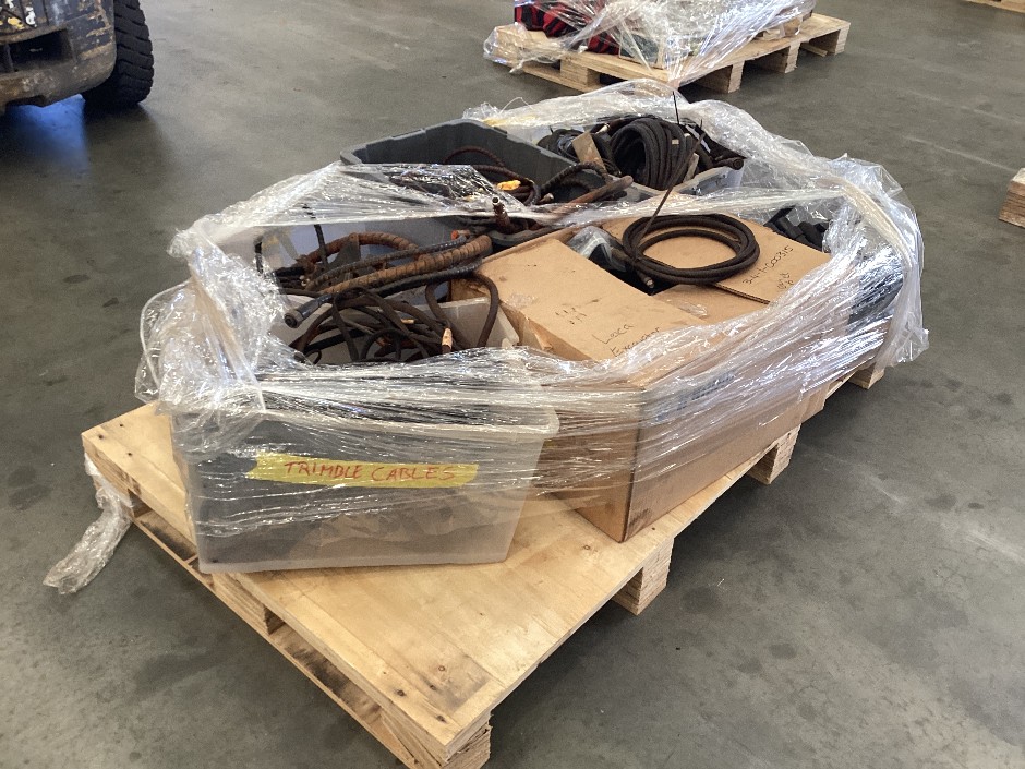 Pallet containing miscellaneous items cables, wiring harnesses, hoses</p
