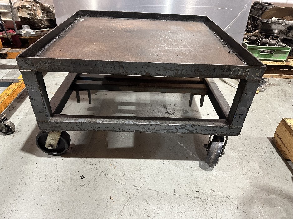 Mobile Mechanic Table for Truck Gearbox Assembly