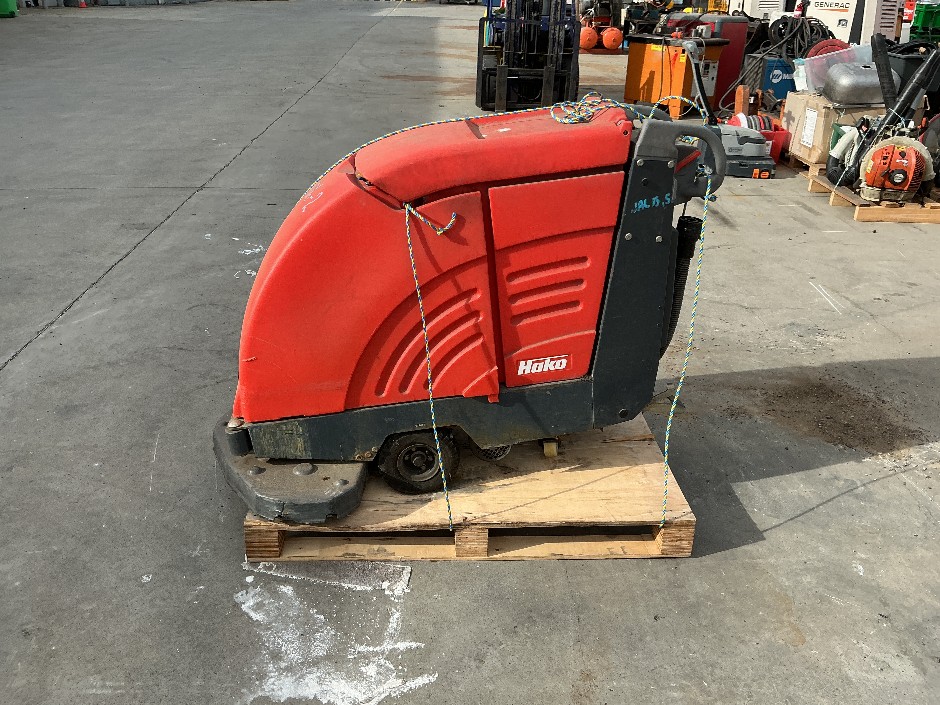<p>Hakomatic B Floor Scrubber</p>