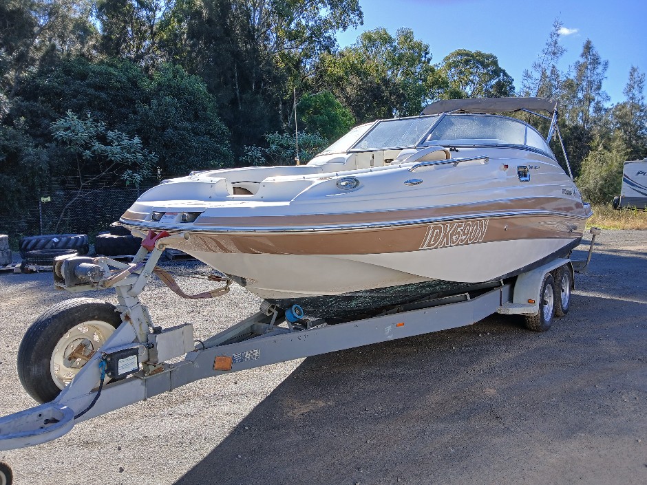 <p>Four Winns F224 Boat</p>