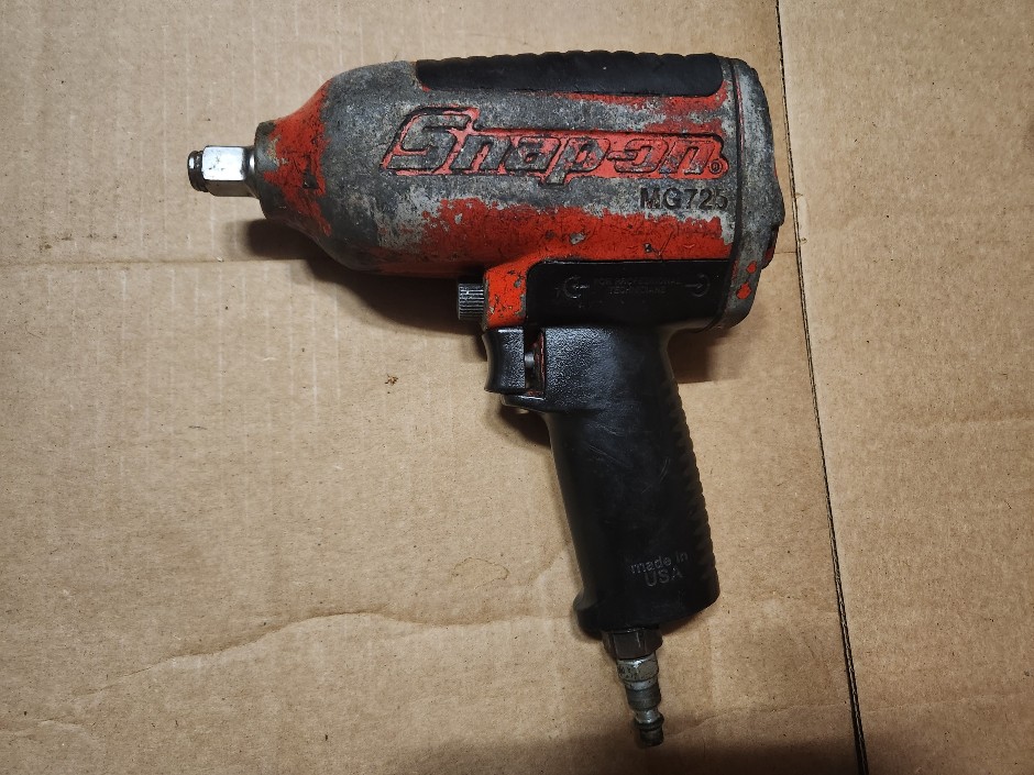 <p>SNAP-ON MG725 1/2 Impact Wrench</p>