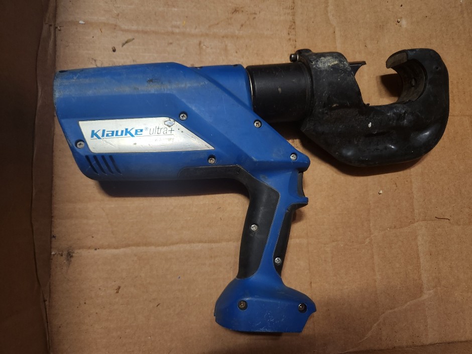 <p>KLAUKE EK120 12 Ton Electronics Crimp Tool</p>