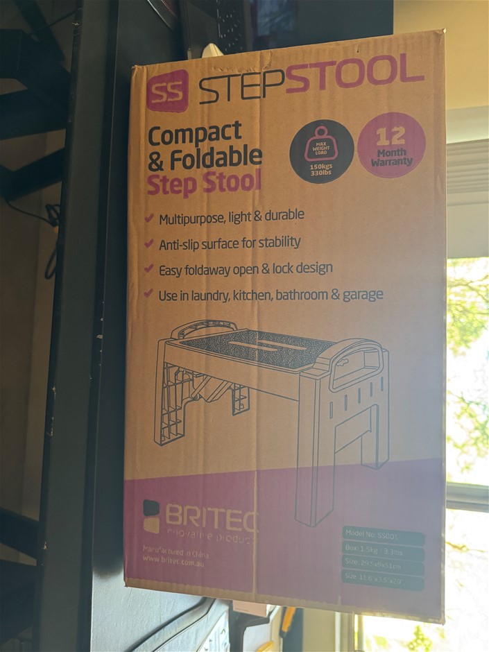 BRITEC Foldable Step Stool, Compact with a max wight load of 150kgs.