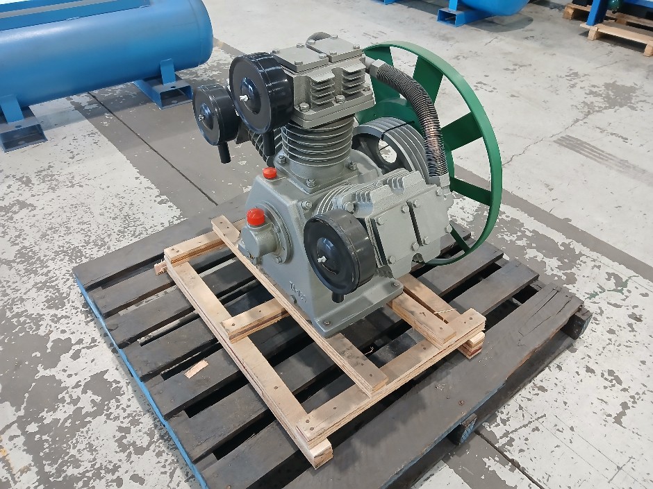 <p>Piston Pump</p>