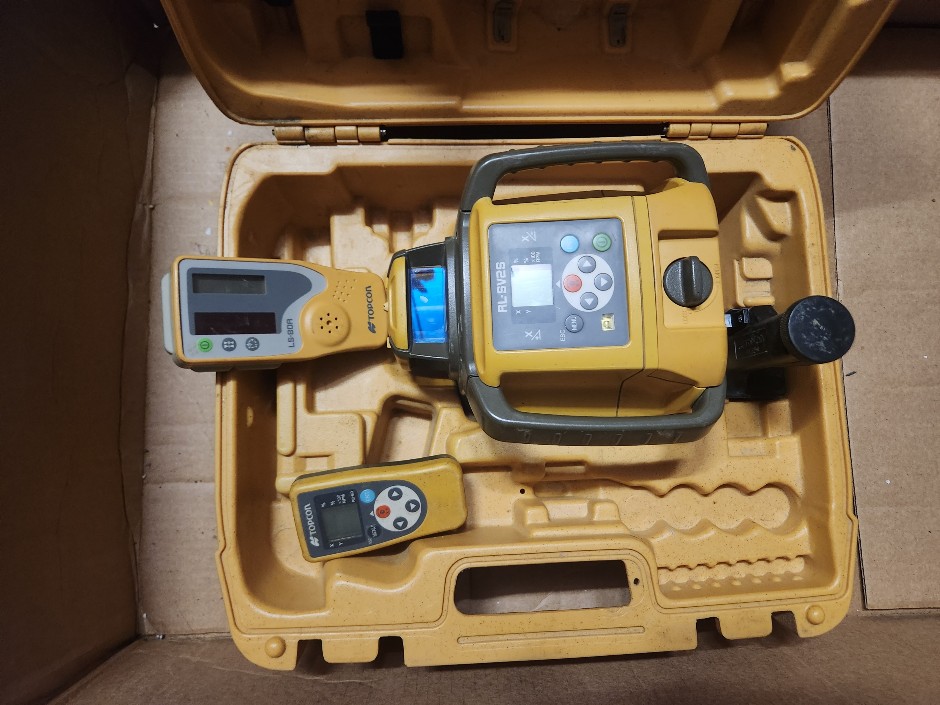 <p>Topcon RL-SV2S Dual Grade Rotating Laser Remote Level</p>