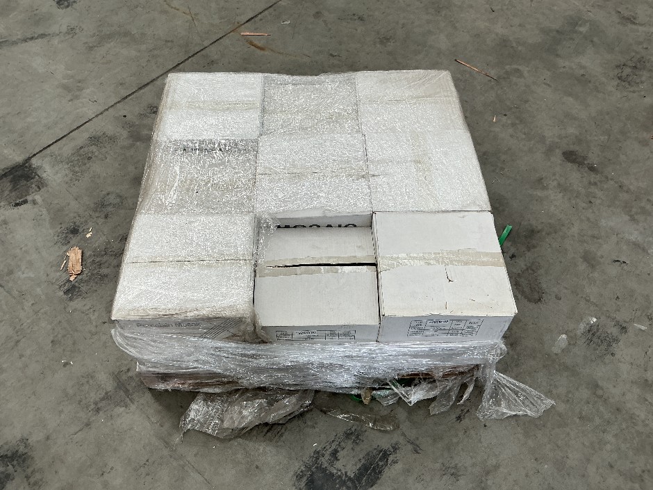 1 x Pallet Mixed White & Green Stripe Tiles
