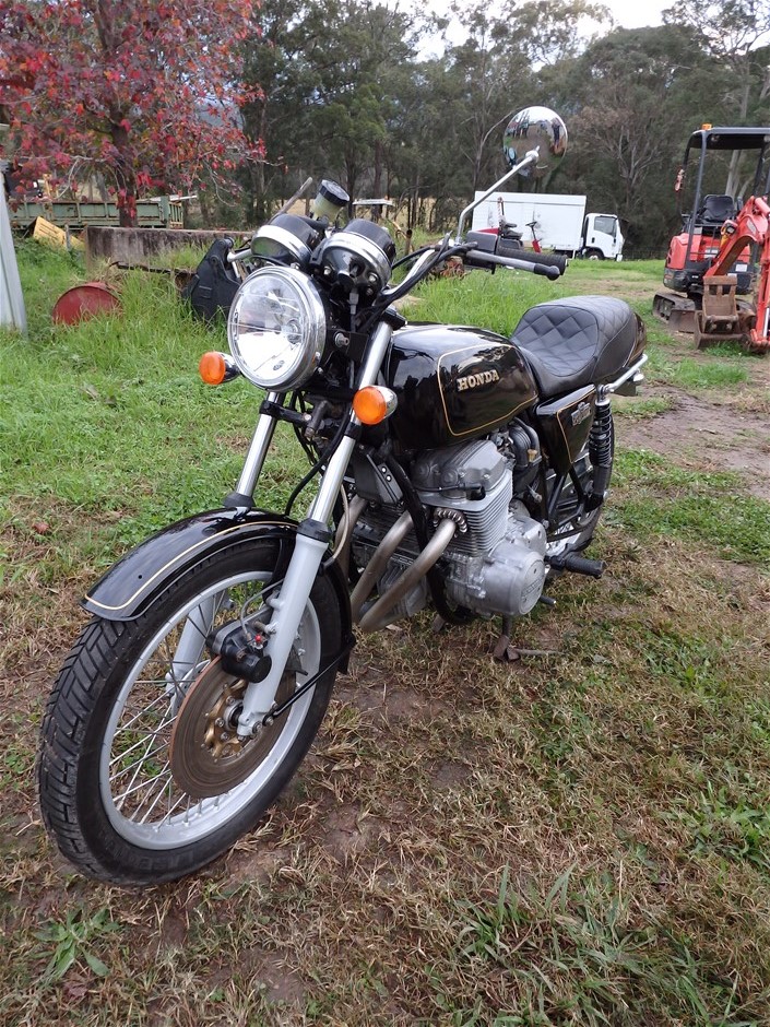 0001-10353997 · Honda CB750 Motorcycle