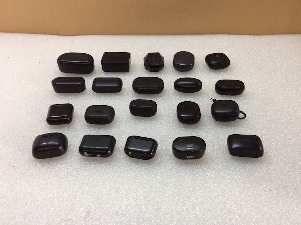 iGear Mixed Brand and Model Headphone Charging Cases (Lot of 20)