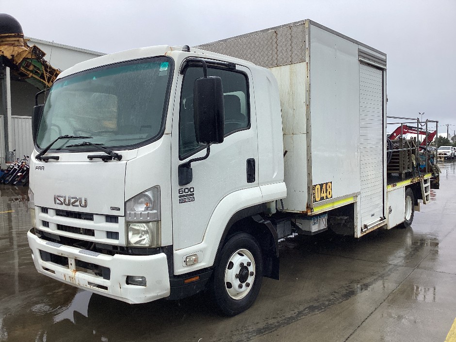 2010 Isuzu FRR600 4x2 Service / Pipe Bursting Truck