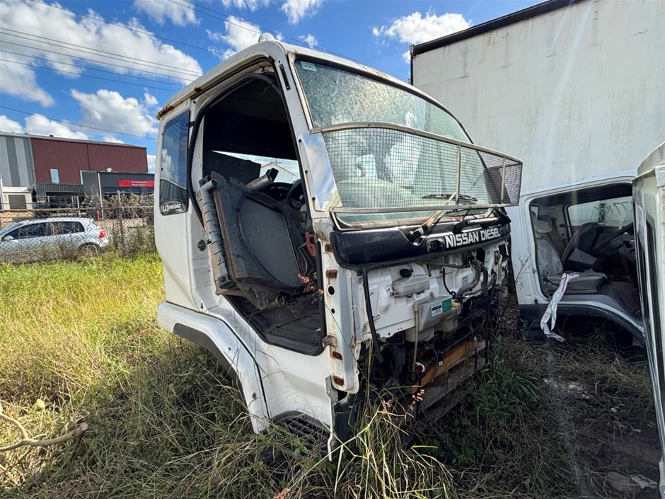 2005 Nissan UD MK240 Cab