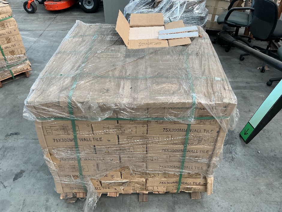 0020-23500560 · 1 x Pallet Off White Tiles