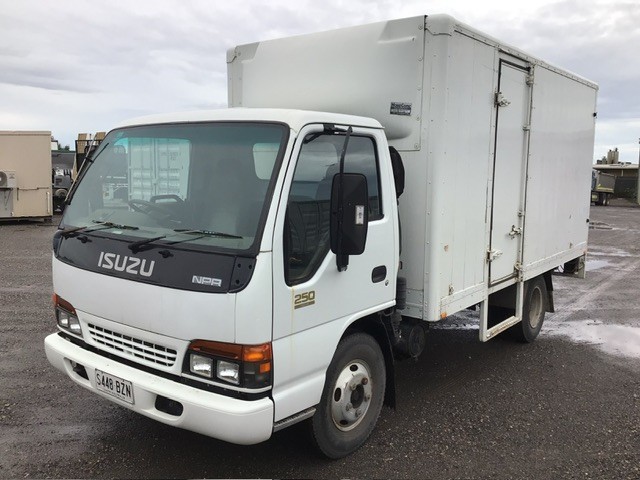 1995 Isuzu 250 Medium 4x2 Pantech Truck