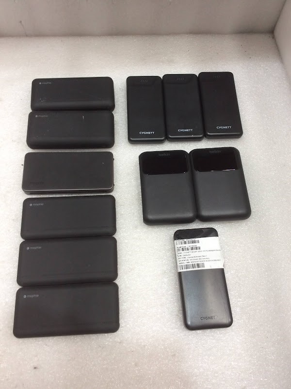 0019-2584379 · Belkin&Cygnett&mophie Mixed Brand and Model Power Banks (Lot of 12)