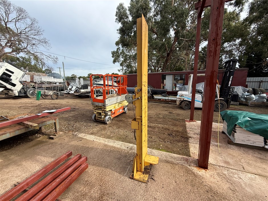 1x Manual Tilting Hoist