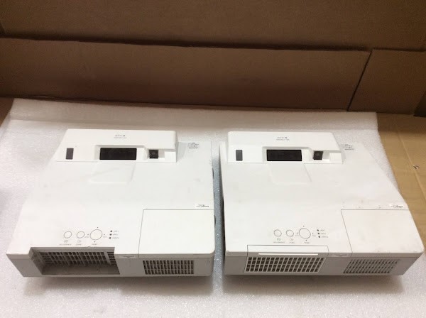 Maxell MC-TW3006&Hitachi CP-TW3005 3LCD Projector (Lot of 2)